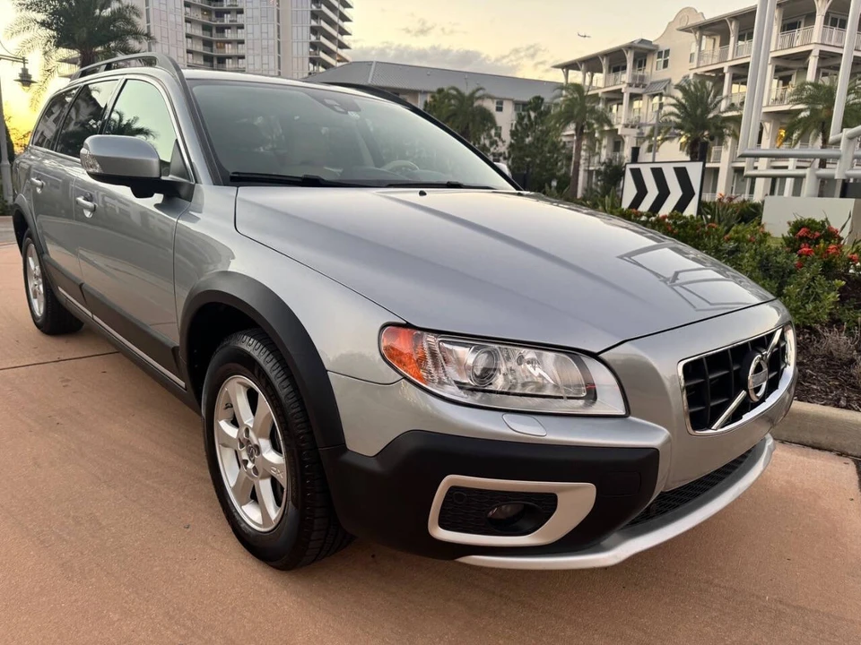 2013 Volvo XC70 3rd Gen - Image 11 of 21