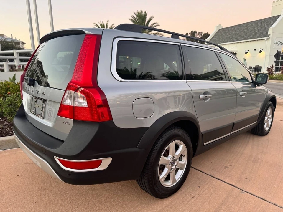 2013 Volvo XC70 3rd Gen - Image 8 of 21