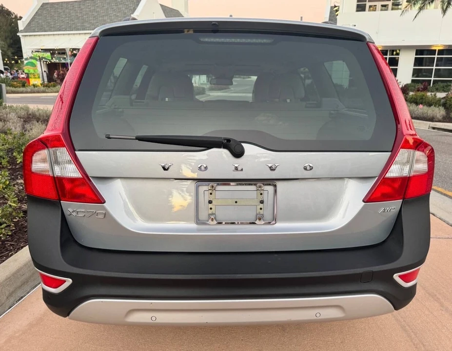 2013 Volvo XC70 3rd Gen - Image 6 of 21