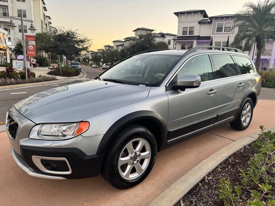2013 Volvo XC70 3rd Gen - Image 2 of 21