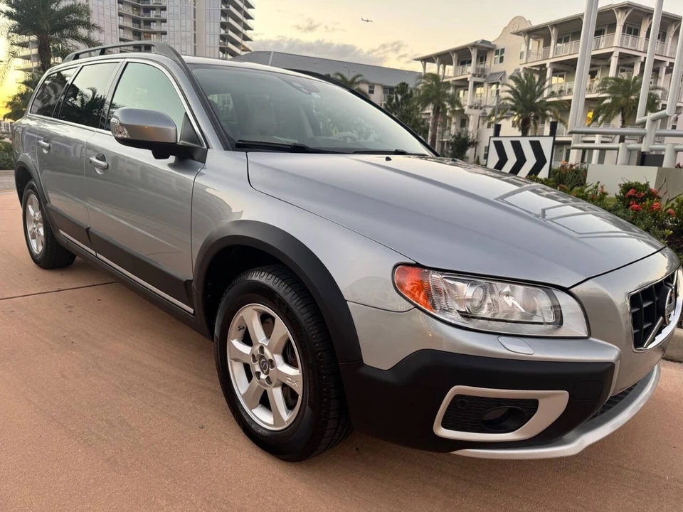 2013 Volvo XC70 3rd Gen - Image 10 of 21