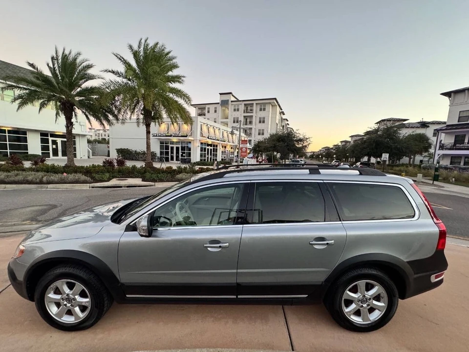2013 Volvo XC70 3rd Gen - Image 3 of 21