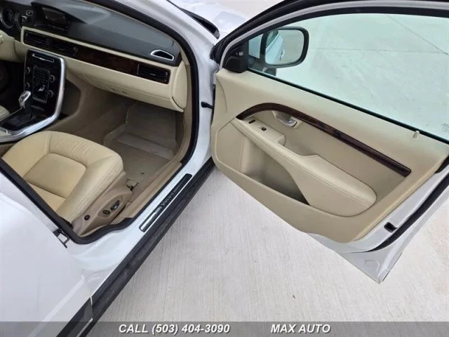 2013 Volvo XC70 3rd Gen - Image 18 of 21