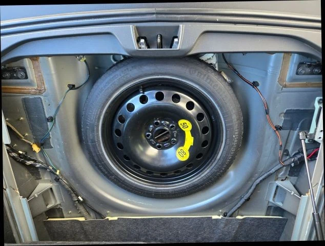 2013 Volvo XC70 3rd Gen - Image 17 of 31