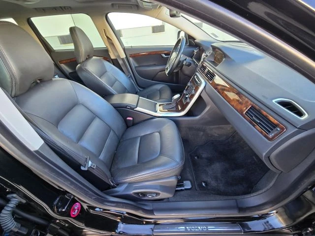 2013 Volvo XC70 3rd Gen - Image 20 of 21