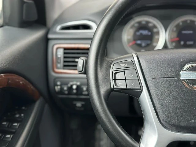 2013 Volvo XC70 3rd Gen - Image 18 of 21