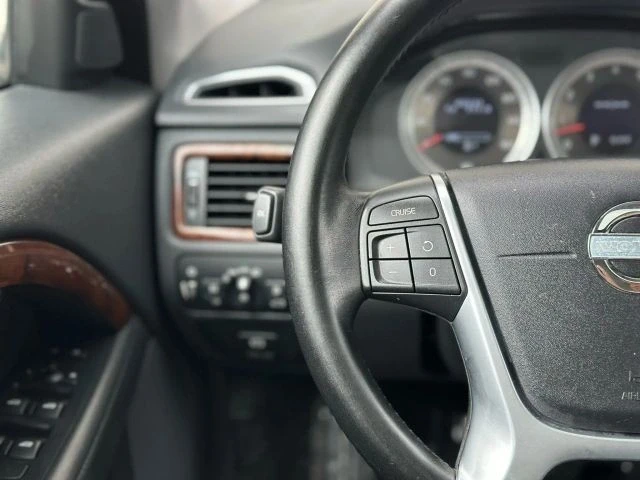 2013 Volvo XC70 3rd Gen - Image 18 of 21