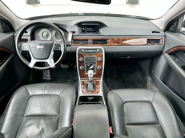 2013 Volvo XC70 3rd Gen - Image 16 of 21