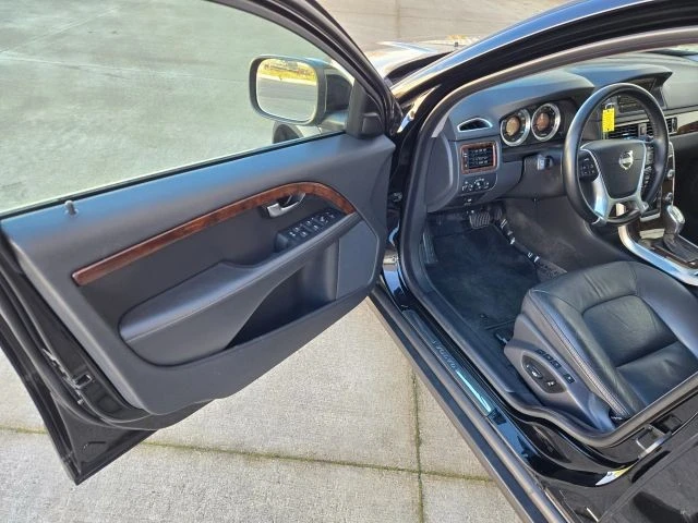 2013 Volvo XC70 3rd Gen - Image 10 of 31