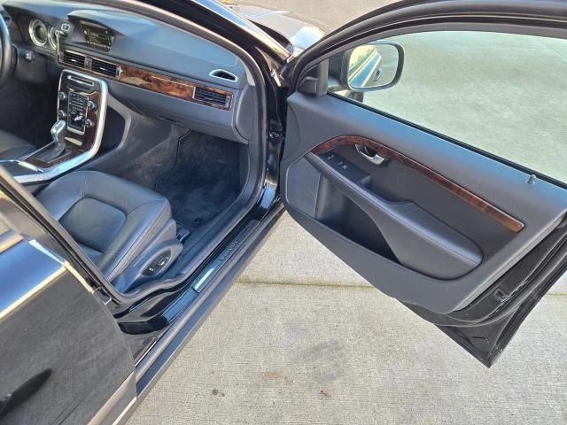 2013 Volvo XC70 3rd Gen - Image 19 of 21