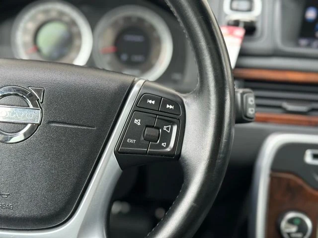 2013 Volvo XC70 3rd Gen - Image 19 of 21