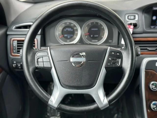 2013 Volvo XC70 3rd Gen - Image 17 of 21