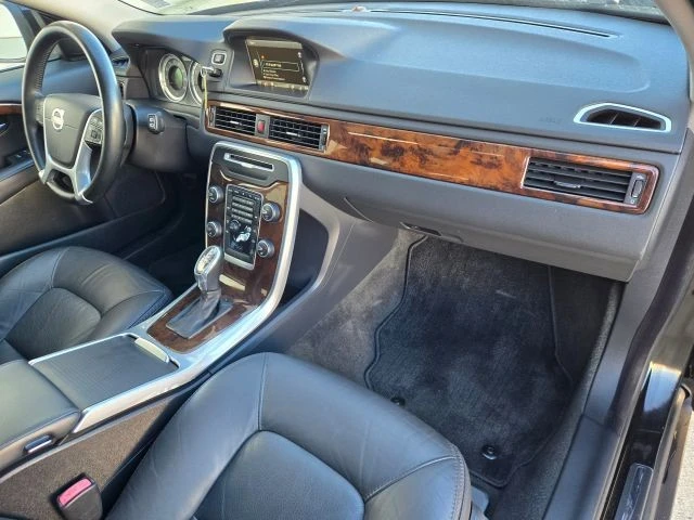 2013 Volvo XC70 3rd Gen - Image 2 of 31