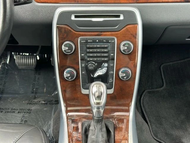 2013 Volvo XC70 3rd Gen - Image 20 of 21