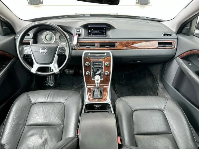 2013 Volvo XC70 3rd Gen - Image 16 of 21