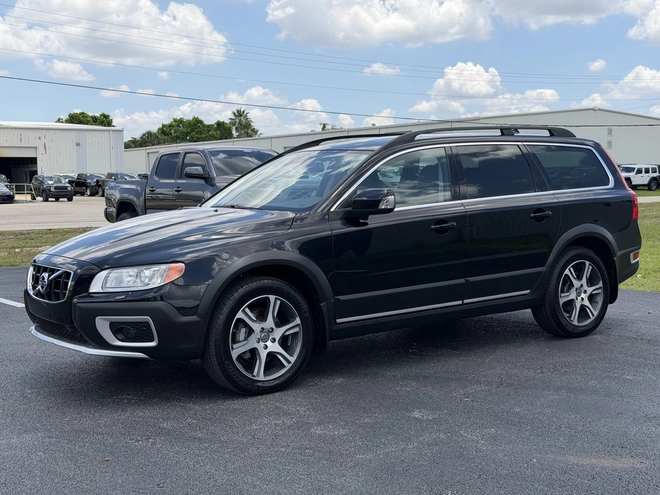 2013 Volvo XC70 3rd Gen - Image 3 of 31
