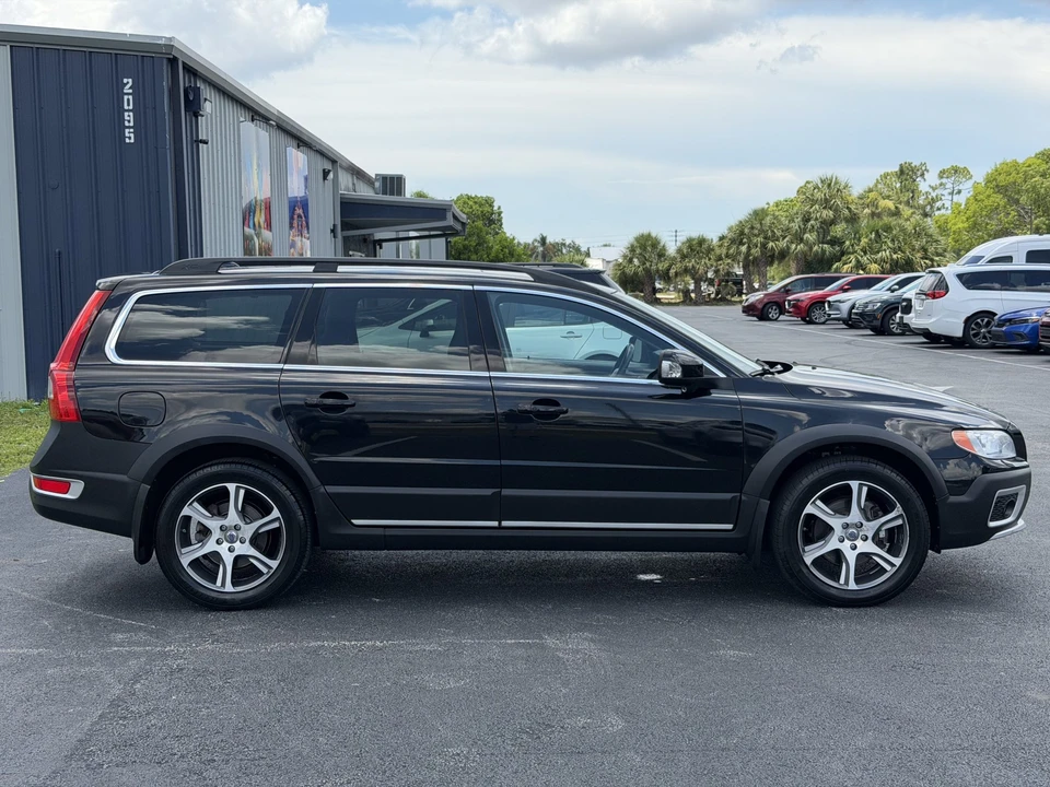 2013 Volvo XC70 3rd Gen - Image 8 of 31