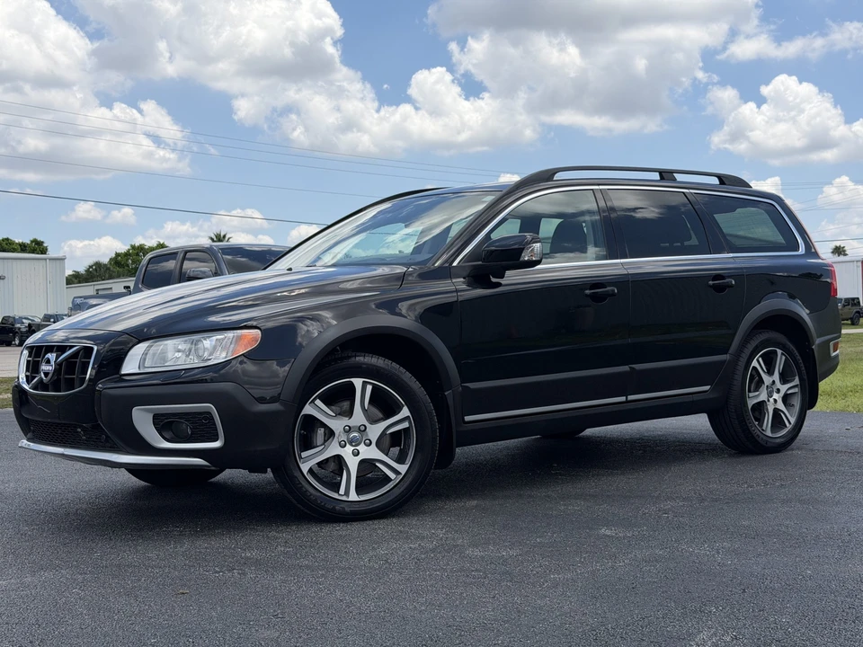 2013 Volvo XC70 3rd Gen - Image 2 of 31
