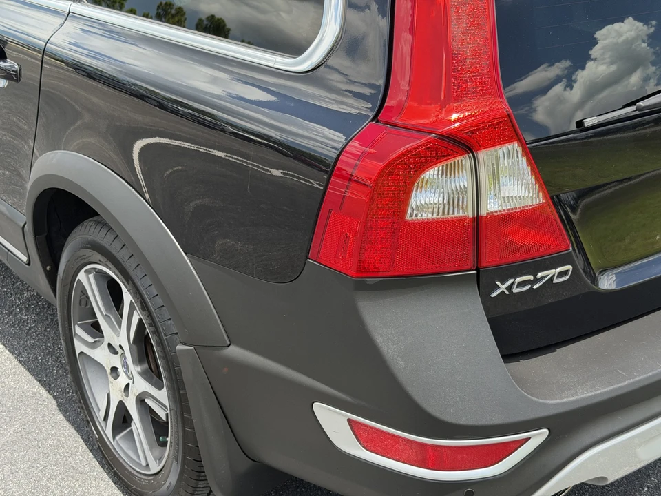 2013 Volvo XC70 3rd Gen - Image 23 of 31