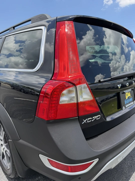 2013 Volvo XC70 3rd Gen - Image 22 of 31