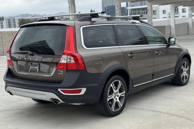 2013 Volvo XC70 3rd Gen - Image 2 of 8