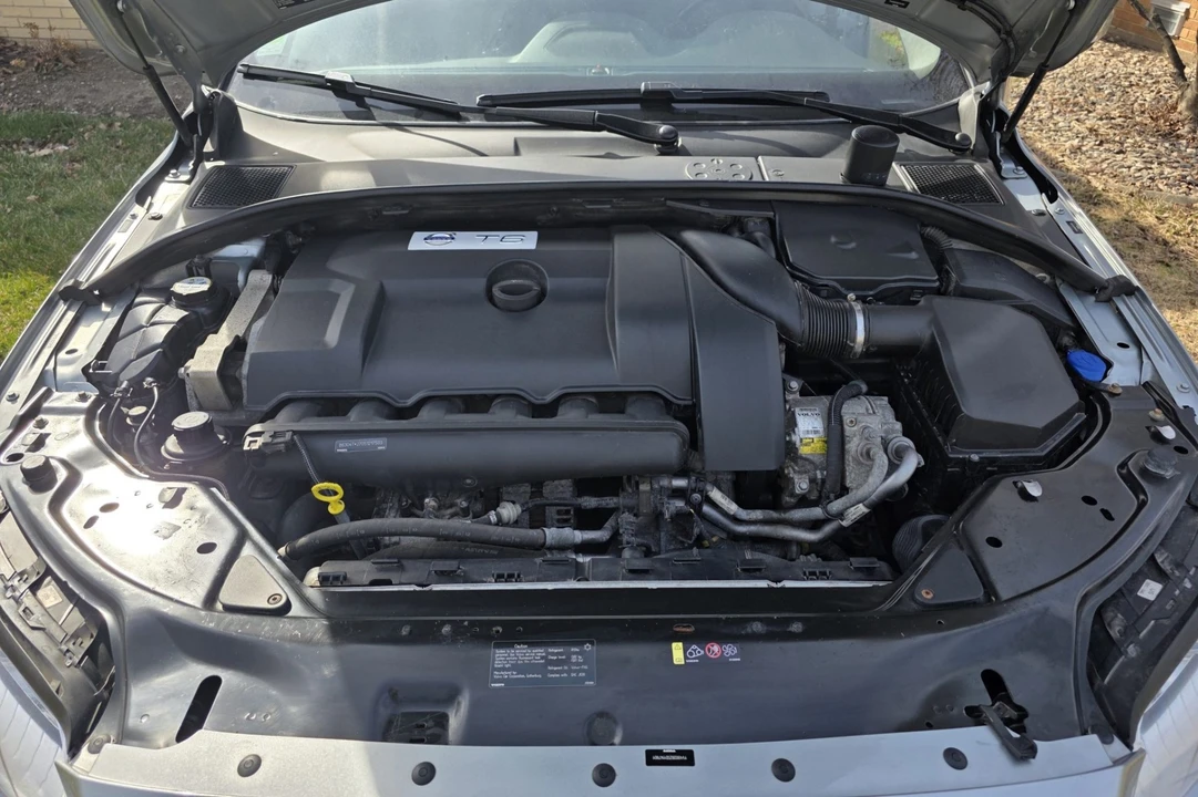 2013 Volvo XC70 3rd Gen - Image 7 of 9