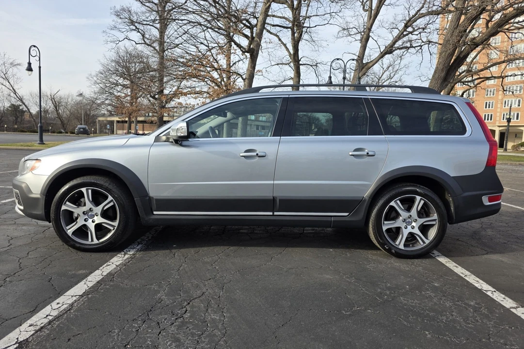 2013 Volvo XC70 3rd Gen - Image 3 of 9