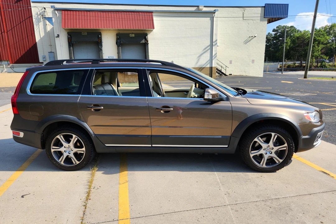 2013 Volvo XC70 3rd Gen - Image 3 of 31