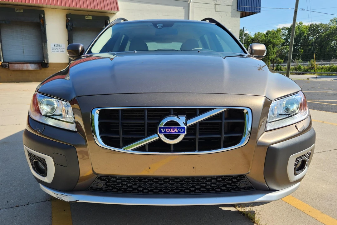 2013 Volvo XC70 3rd Gen - Image 2 of 31