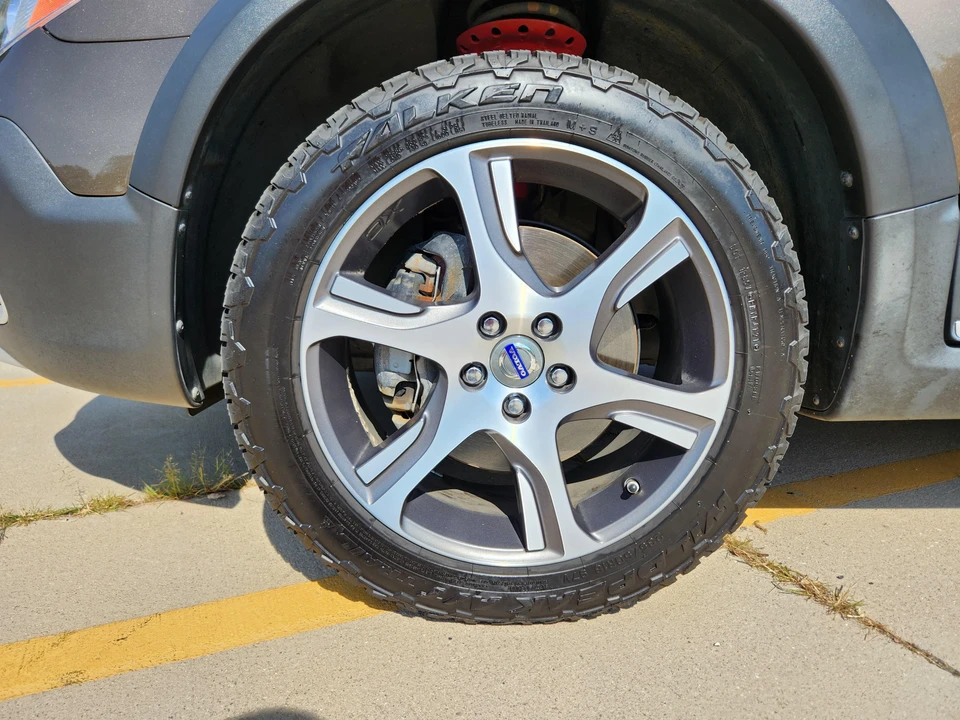 2013 Volvo XC70 3rd Gen - Image 29 of 31