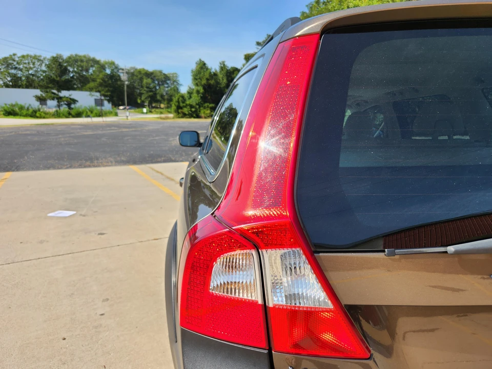 2013 Volvo XC70 3rd Gen - Image 16 of 31