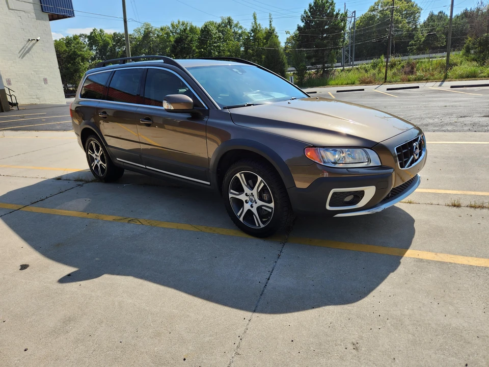 2013 Volvo XC70 3rd Gen - Image 11 of 31