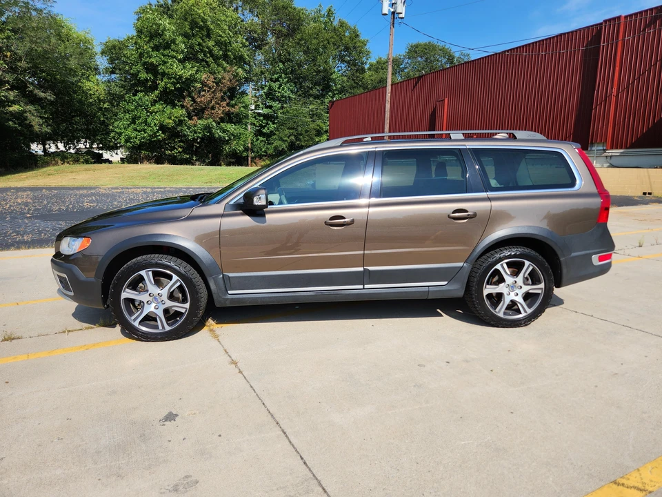 2013 Volvo XC70 3rd Gen - Image 7 of 31