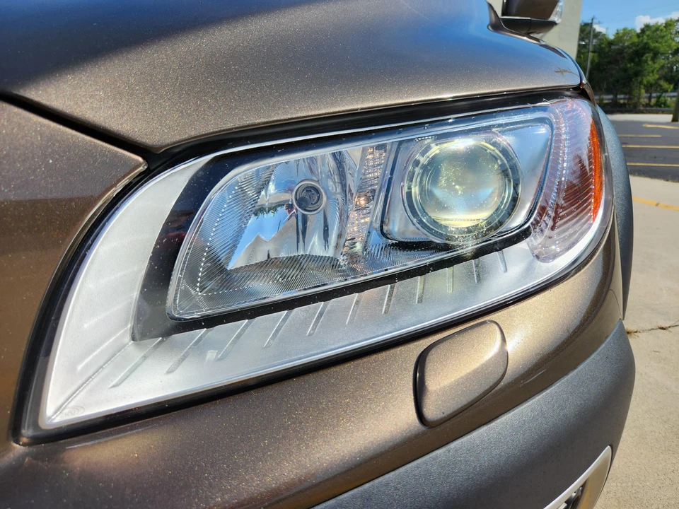 2013 Volvo XC70 3rd Gen - Image 13 of 31