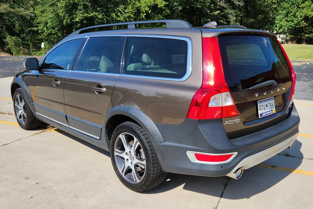 2013 Volvo XC70 3rd Gen - Image 4 of 31