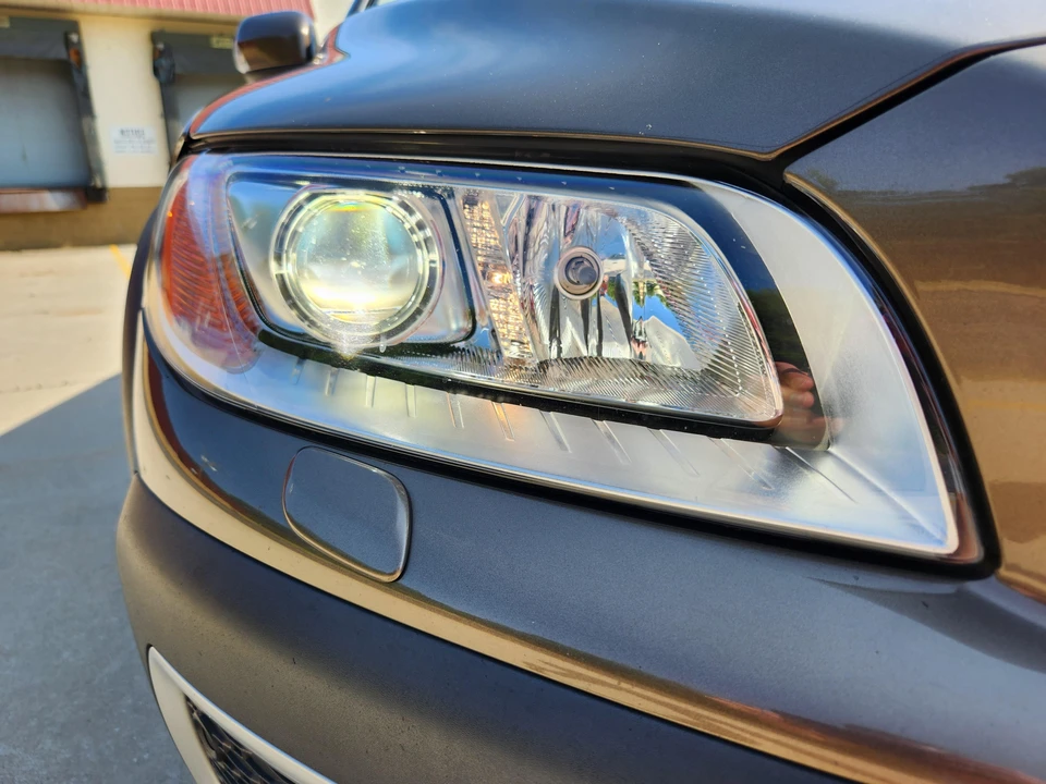 2013 Volvo XC70 3rd Gen - Image 12 of 31