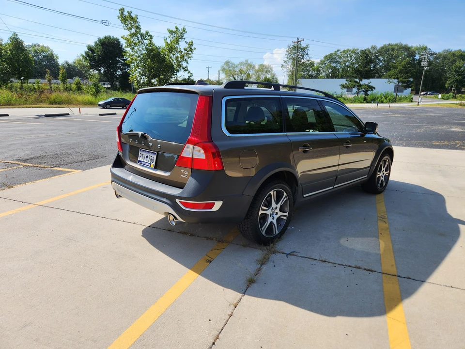 2013 Volvo XC70 3rd Gen - Image 9 of 31