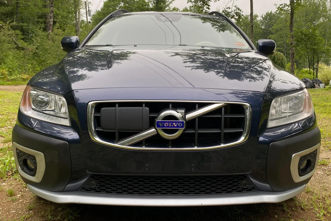 2013 Volvo XC70 3rd Gen - Image 2 of 31