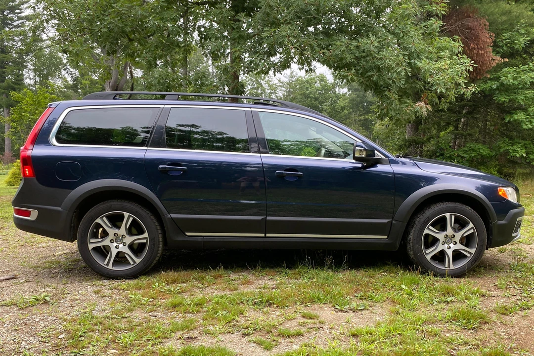 2013 Volvo XC70 3rd Gen - Image 3 of 31