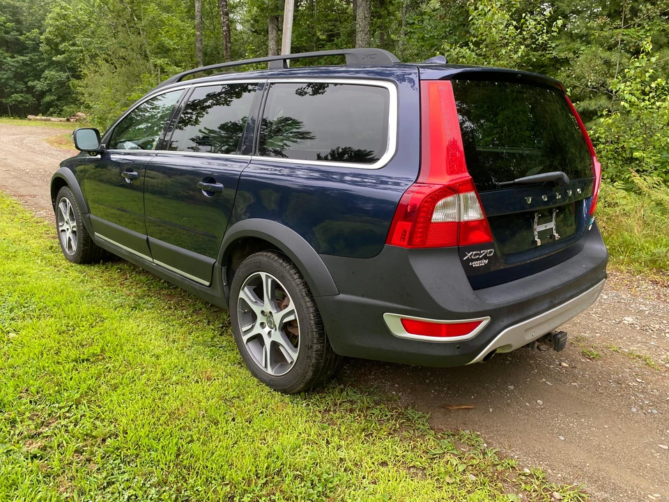 2013 Volvo XC70 3rd Gen - Image 13 of 31
