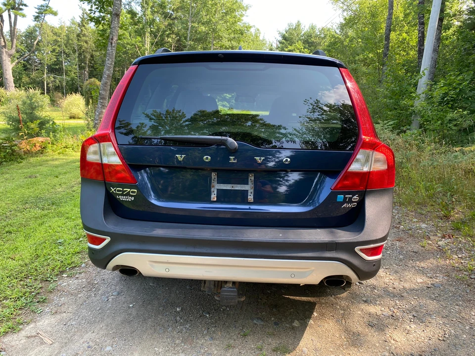 2013 Volvo XC70 3rd Gen - Image 16 of 31