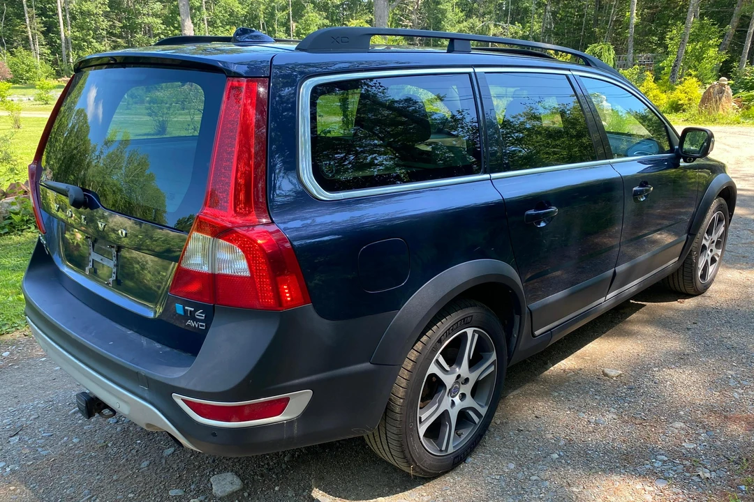 2013 Volvo XC70 3rd Gen - Image 4 of 31