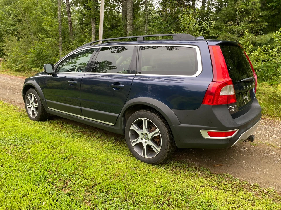 2013 Volvo XC70 3rd Gen - Image 12 of 31