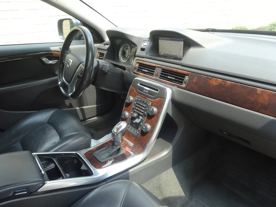 2013 Volvo XC70 3rd Gen - Image 10 of 31