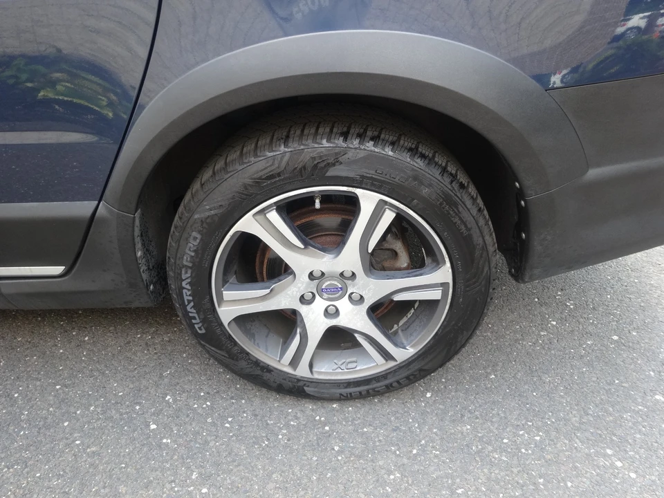 2013 Volvo XC70 3rd Gen - Image 9 of 31