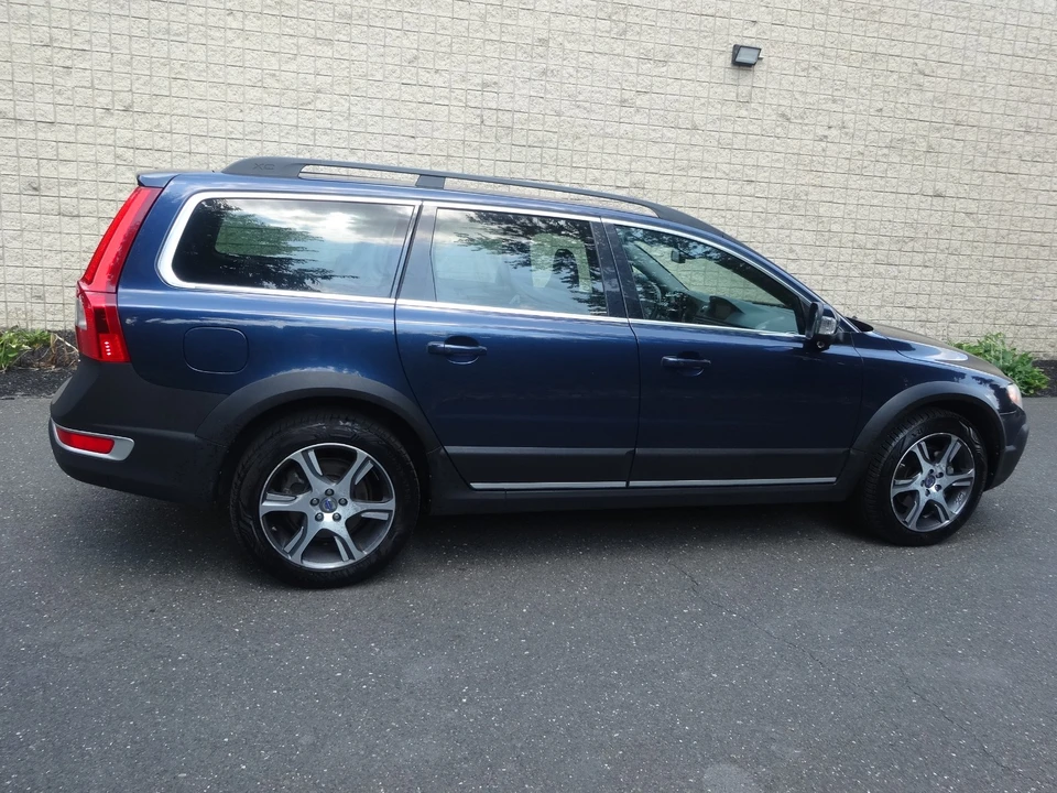 2013 Volvo XC70 3rd Gen - Image 8 of 31