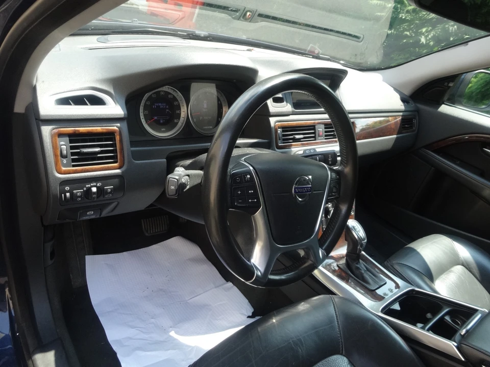 2013 Volvo XC70 3rd Gen - Image 14 of 31