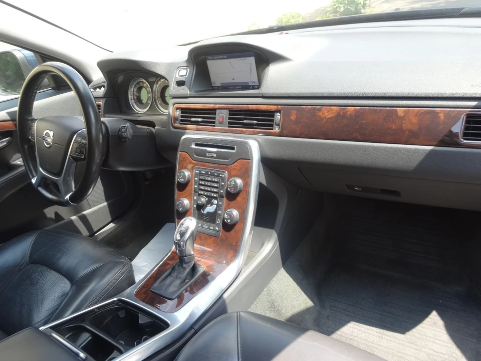 2013 Volvo XC70 3rd Gen - Image 12 of 31