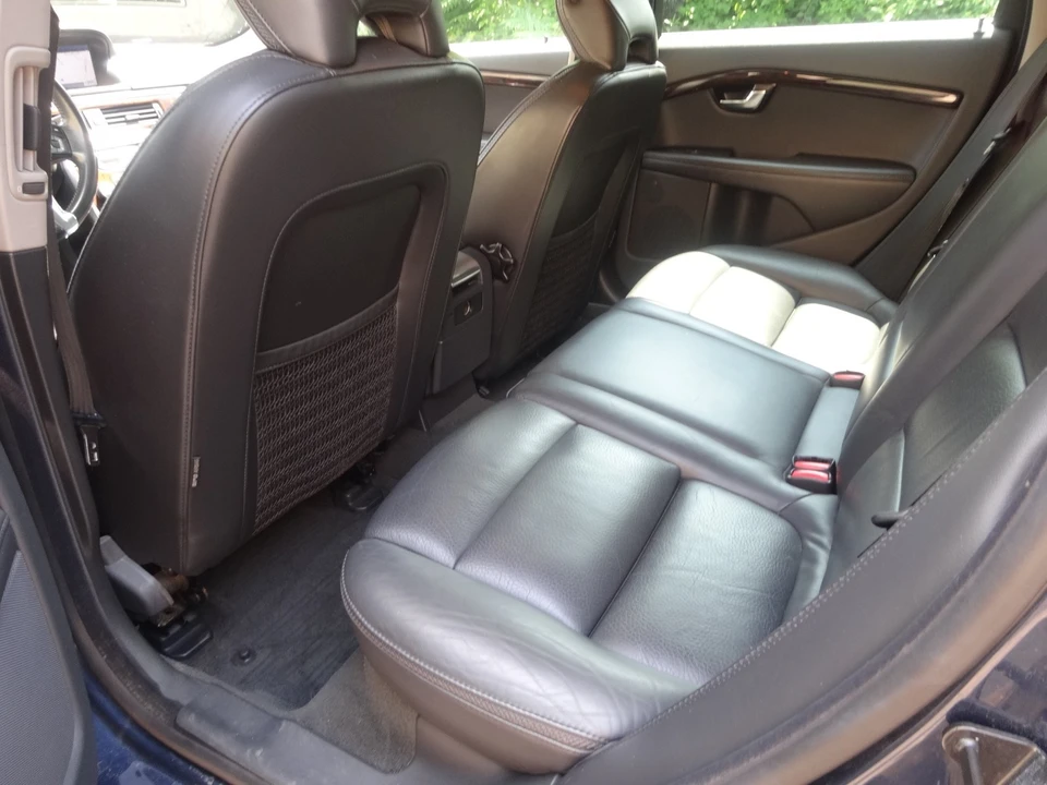 2013 Volvo XC70 3rd Gen - Image 13 of 31