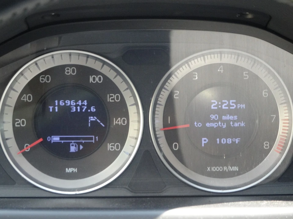 2013 Volvo XC70 3rd Gen - Image 16 of 31